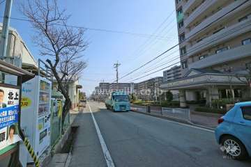 敷地北側の前面道路