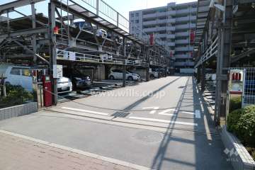 駐車場出入り口(ロボットゲート付き)