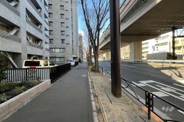 敷地北側の前面道路
