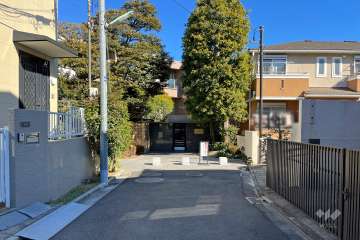敷地南側の前面道路
