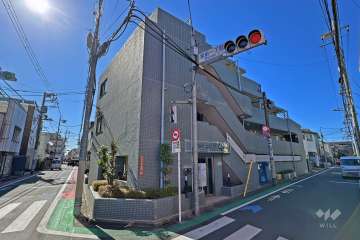 スカイコート久我山の外観（北東側から）