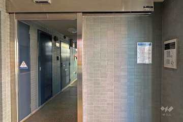 エントランスはオートロック付きです。