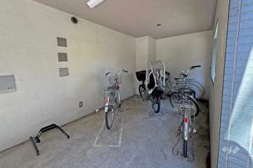 屋内に設けられた駐輪場