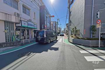 敷地の東側前面道路（北側から）