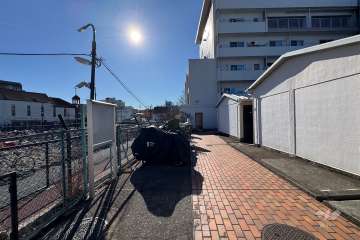 バイク置き場と駐輪場