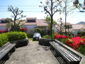 ベンチが設置されています