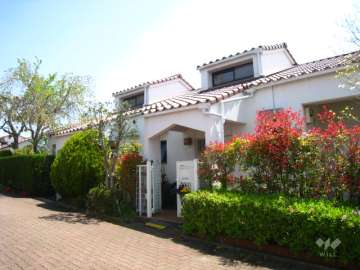 エントランス　1戸ずつに門扉が付いています