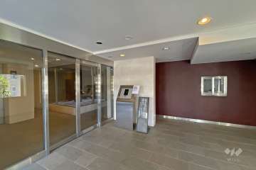 エントランスはオートロック付きです。