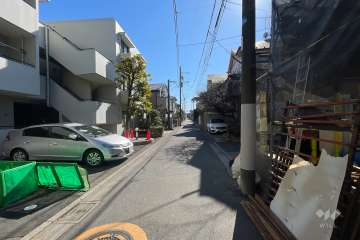 敷地の西側前面道路（北側から）