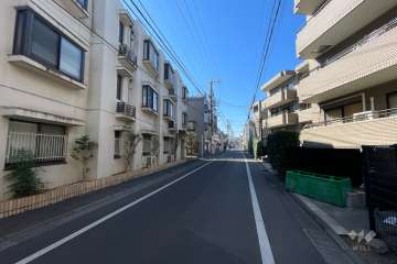 敷地の北側前面道路（東側から）