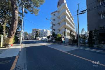 敷地北東側の前面道路