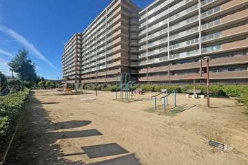 敷地南側の『ほほえみ公園』