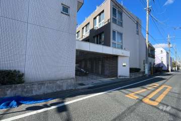 駐車場の出入り口（リングシャッター付き）
