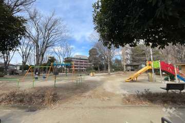 敷地に隣接した照栄公園
