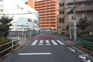 敷地北側の前面道路　