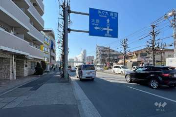 敷地西側の前面道路　