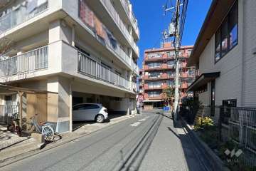 敷地東側の前面道路