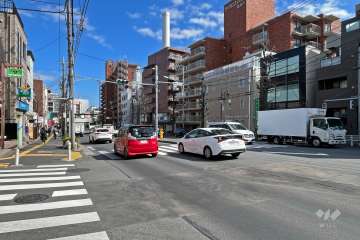 敷地西側は都道311号（環八通り）に面しています。