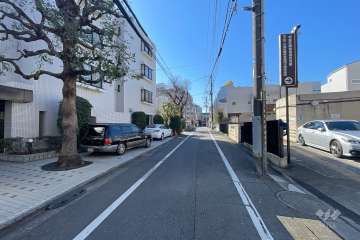 敷地北側の前面道路