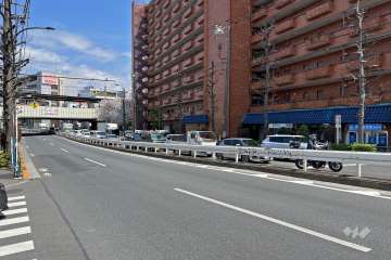 敷地西側は都道311号（環八通り）に面しています。