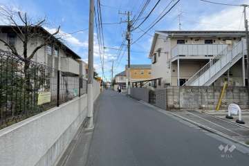 敷地北側の前面道路