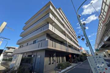 クレストフォルム高井戸南の外観（南西側から）.