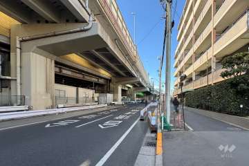 敷地南側の前面道路