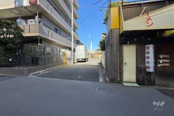 敷地東側の前面道路