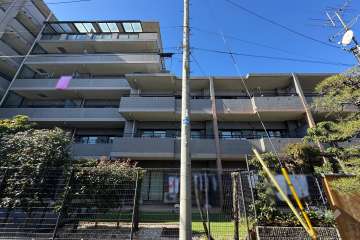 クレストフォルム高井戸南の外観（東側から）.