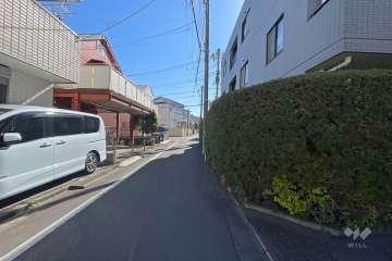 敷地東側の前面道路