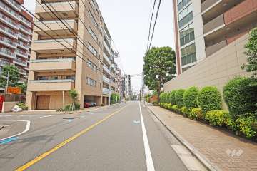 敷地北西側の前面道路
