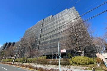 ファミールグラン高井戸デュープレックスの外観（南東側から）