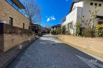 敷地北側の前面道路