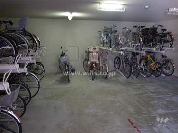 屋内にある駐輪場