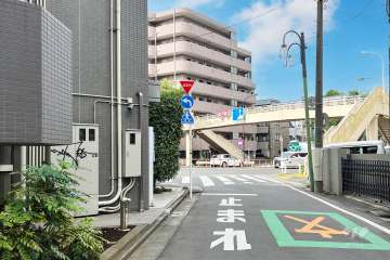 敷地北東側の前面道路