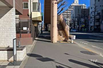 敷地南側は青梅街階に面しています。