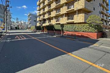 敷地南側の前面道路（大久保通り）
