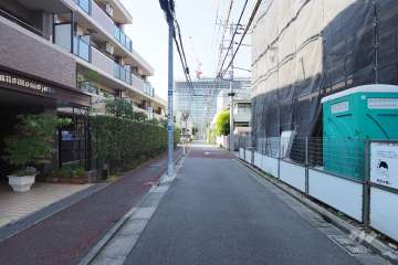 敷地東側の前面道路