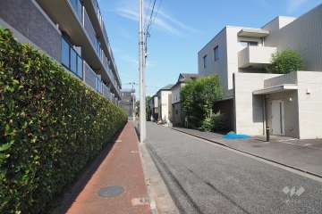 敷地南側の前面道路