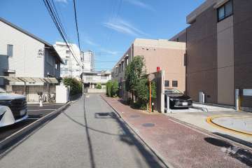 敷地北側の前面道路