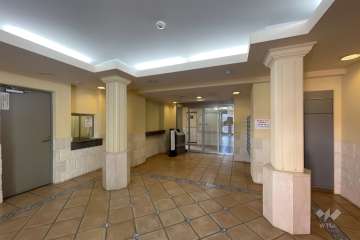 エントランスはオートロック付きです。