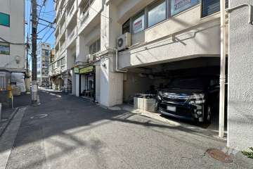 敷地東側の前面道路