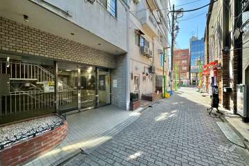 敷地西側の前面道路