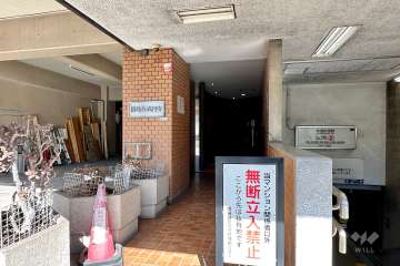 敷地入り口