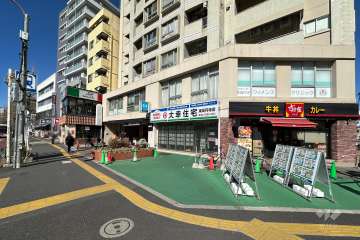 敷地南側の前面道路