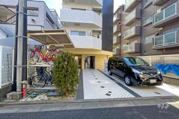 敷地内駐車場（屋外平面式）と駐輪場