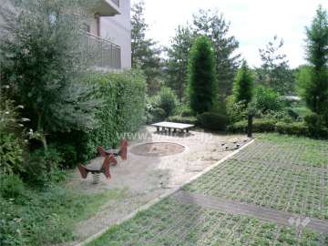 敷地内の小さな公園