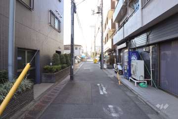 敷地の南側の前面道路（東側から）