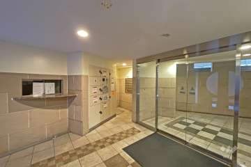 エントランスはオートロック付きです。