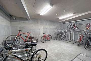 屋内に設けられた駐輪場